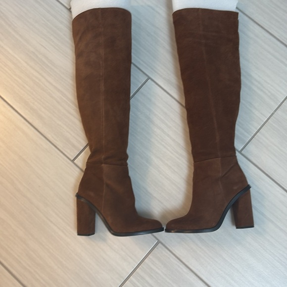 Gianni Bini Suede Brown knee high boots. Size 7. 4 inch heel. Gently used. - Picture 13 of 16